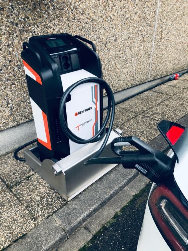 elektromos autó töltő - mobil villámtöltő állomás 40 kW 500 Vdc, 2 × CCS2, Kempower