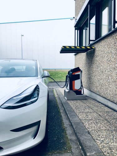 elektromos autó töltő - mobil villámtöltő állomás 40 kW 500 Vdc, 2 × CCS2, Kempower