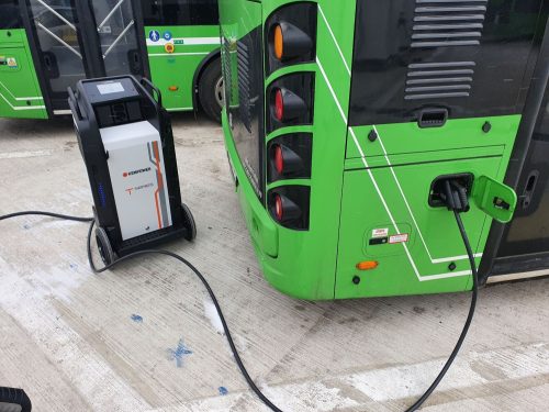 elektromos autó töltő - mobil villámtöltő állomás 40 kW 500 Vdc, 2 × CCS2, Kempower