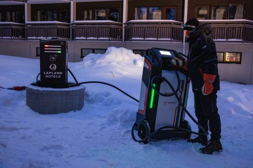 elektromos autó töltő - mobil villámtöltő állomás 40 kW 500 Vdc, 2 × CCS2, Kempower