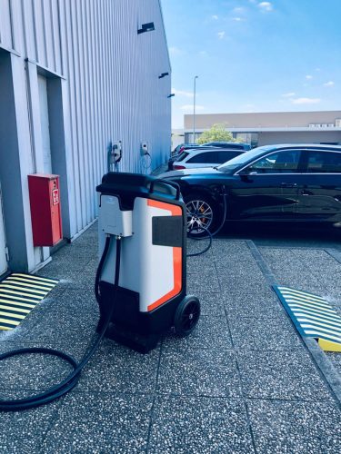 elektromos autó töltő - mobil villámtöltő állomás 40 kW 800 Vdc, 2 × CCS2, Kempower