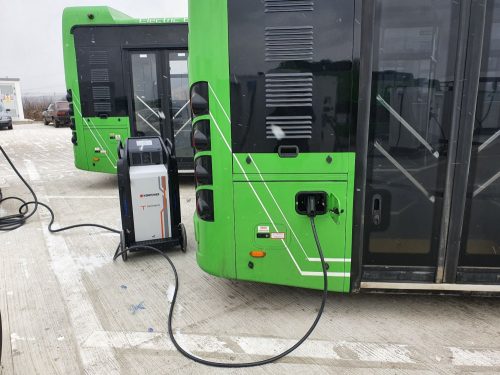 elektromos autó töltő - mobil villámtöltő állomás 40 kW 800 Vdc, 2 × CCS2, Kempower